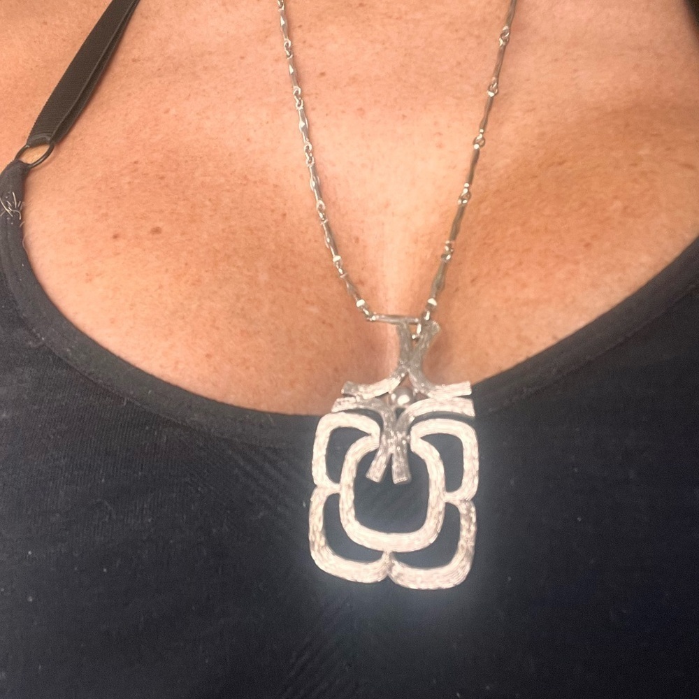 Vintage 70s Avon Silver Tone Pendant Necklace Signed Sculptural Modern MCM 22” - Picture 2 of 5
